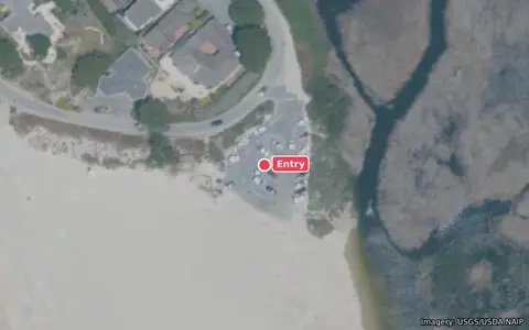 Map preview of Carmel River Beach with the entry and parking marked